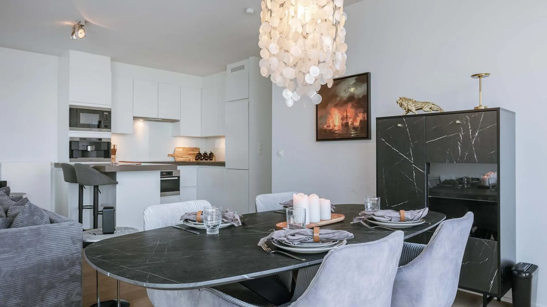 Modern Antwerp Apartment With City Views & 2 Bedrooms