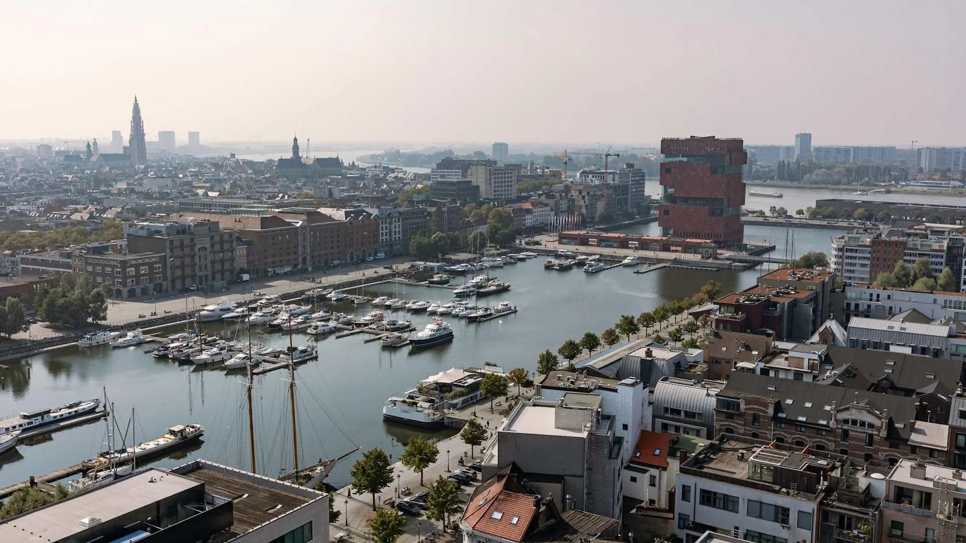 Modern Antwerp Apartment With City Views & 2 Bedrooms 0*,  Belgium