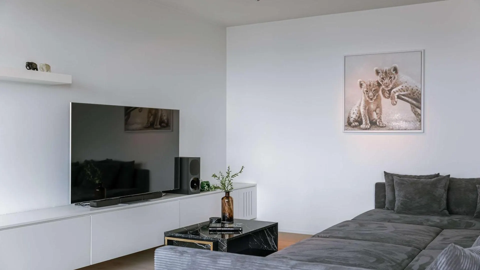 Modern Antwerp Apartment With City Views & 2 Bedrooms 0*,  Belgium