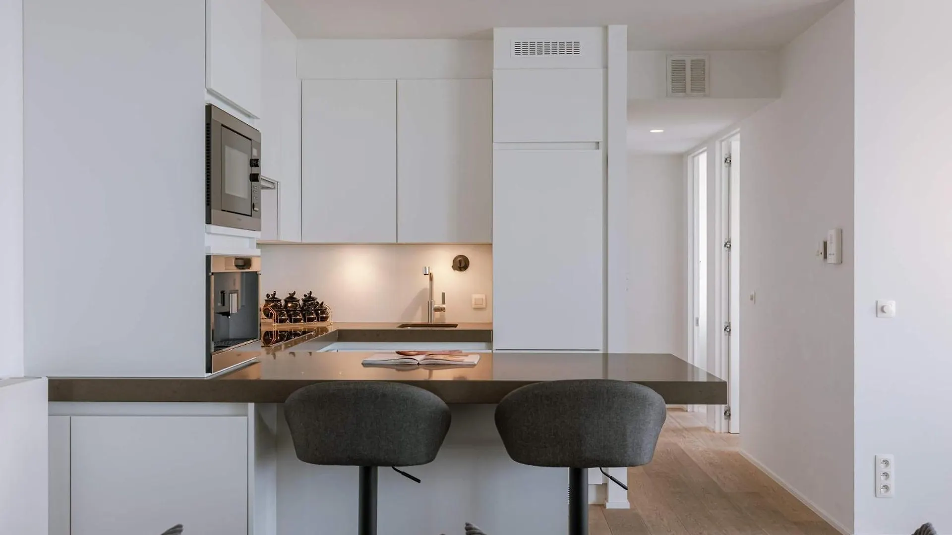 Modern Antwerp Apartment With City Views & 2 Bedrooms