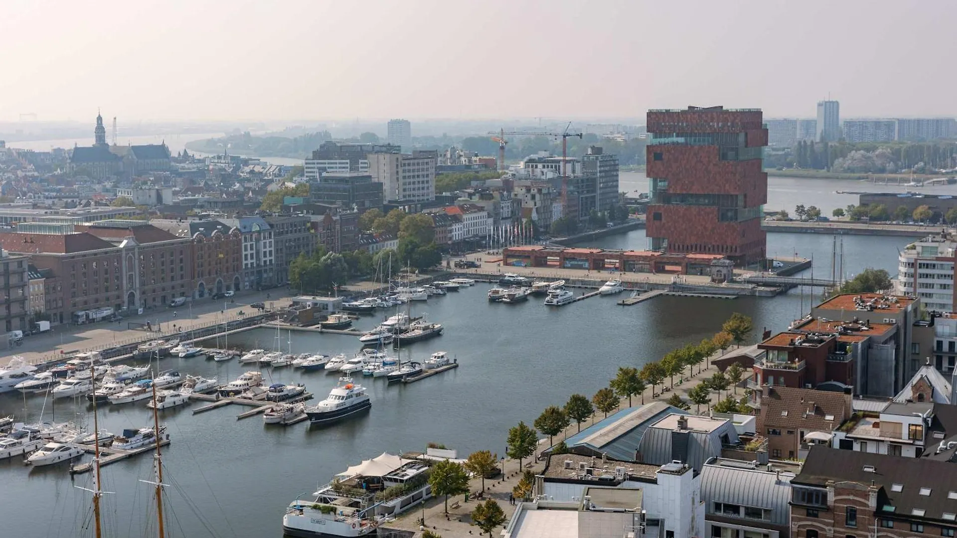 Modern Antwerp Apartment With City Views & 2 Bedrooms